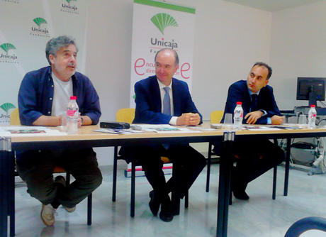 Carlos Iglesias junto a directivos de Unicaja. Foto. Jonathan Molina.
