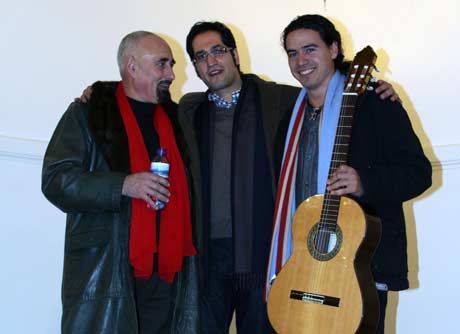 Guillermo Fernández junto al escultor Paco Pestana y el pintor Iago Eireos.