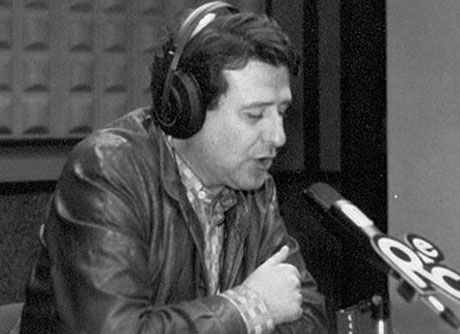 José Ángel Pérez delante de los micrófonos.