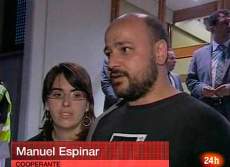Manuel Tapial fue centro de atención de los medios tras su llegada.