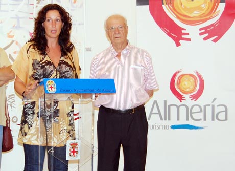 Ruiz Miralles junto a María Vázquez en la inauguración de 'Arte en la ciudad'