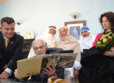 Omar Sharif regresó a los escenarios de Lawrence de Arabia.