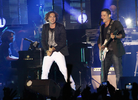 David Bisbal y Alejandro Sanz actuaron juntos en el Palacio de los Juegos.