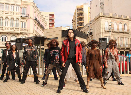 Michael Jackson y sus zombies en la Puerta de Purchena. Esaú Sánchez.