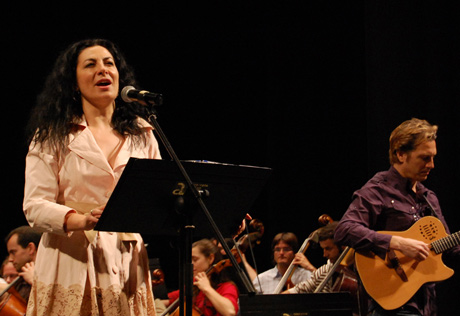 Pilar Jurado ha obsequiado a la prensa con alardes vocales en el ensayo.