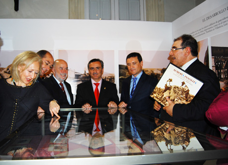 La presidenta del Parlamento andaluz estuvo presente en la inauguración.