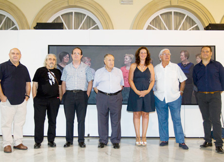 García Ibáñez con algunos de sus retratados.