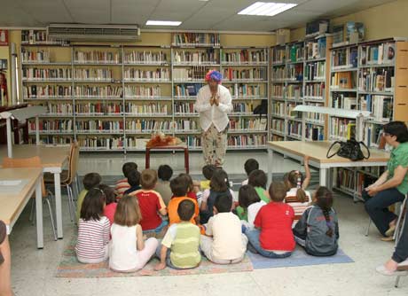Niños disfrutando de una de las actividades de animación a la lectura