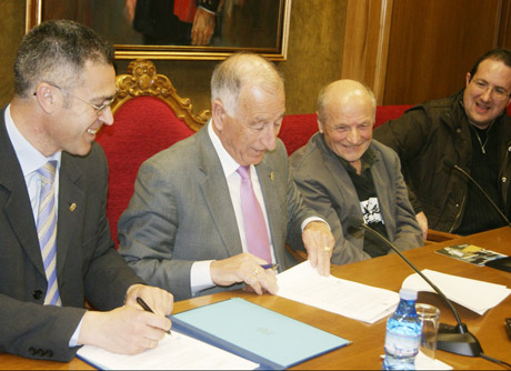 Antonio López ha visita la Diputación de Almería.