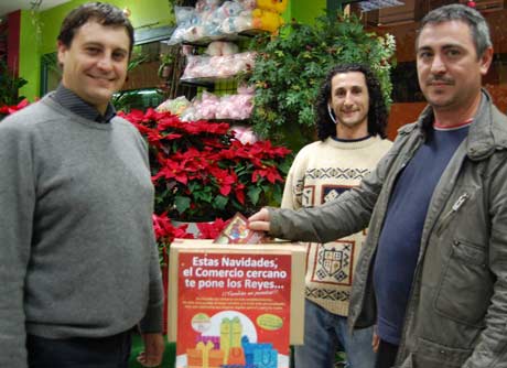 Comerciantes de Nueva Andalucía en la Campaña de Navidad.
