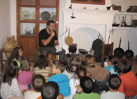 Diego Reche, durante un acto de promoción de la lectura en Vélez Rubio.