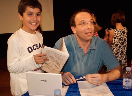 Muchos niños participaron en la presentación del libro de Miguel de Vicente