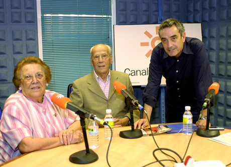 Ángeles Vázquez y Emilio Fernández en los estudios de Canal Sur con Rafael Guerrero.