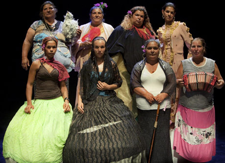 El grupo de mujeres de El Vacie que dan vida a la obra de Lorca.