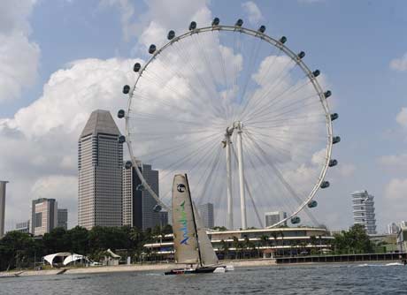 El barco Rumbo Almería en el circuito de Singapur