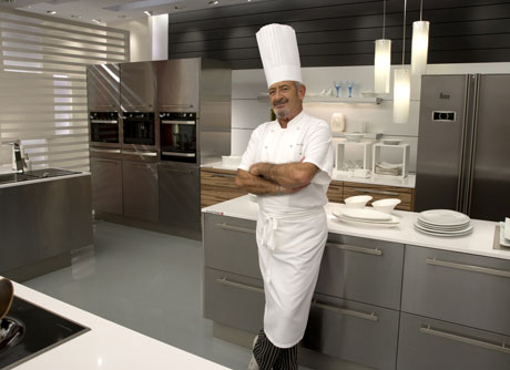Karlos Arguiñano en su nueva cocina de Antena 3.