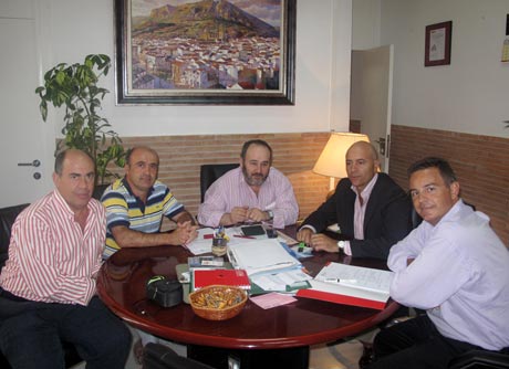 Representantes de la Cámara y el municipio de Vélez Rubio cerraron el acuerdo para la instalación de la antena cameral.