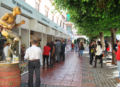 Gastronomía y turismo activo en la Plaza Vieja. Foto: Daniel Ruiz.