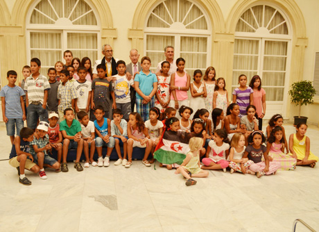 Chicos y chicas participantes en el programa Vacaciones en Paz.