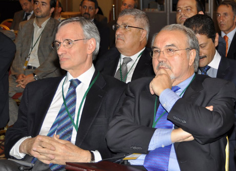 Antón Costas, a la izquierda, en un acto junto al ex ministro Pedro Solbes.