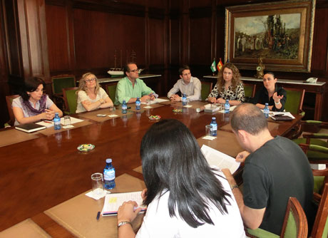 En la reunión participaron Diputación, asociaciones agrículas y empresas del sector.