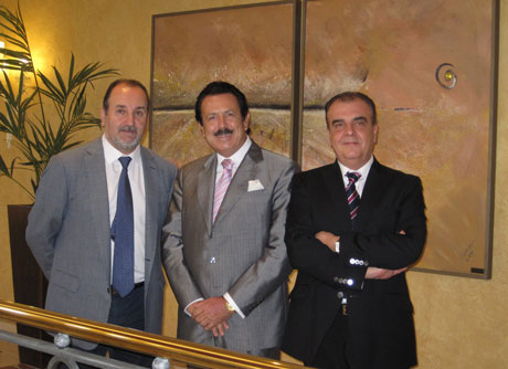 José Manuel Ortiz, junto a Antonio Morera y Lorenzo Espinosa, prsidente y director general, respectivamente, del grupo Morera & Vallejo.