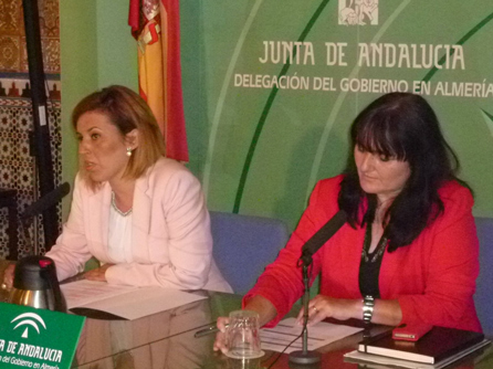 Sonia Ferrer e Isabel Arévalo durante la presentación de las inversiones en centros educativos de Almería. 