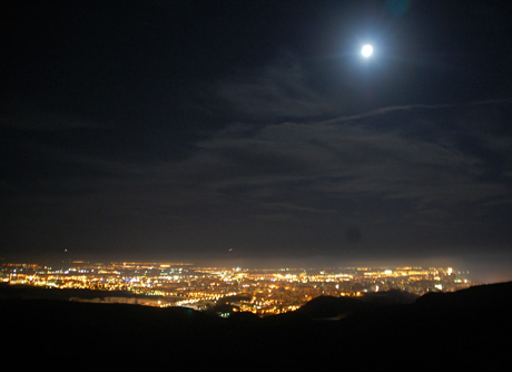 Las ciudades son la principal fuente de contaminación lumínica, en la imagen se ve el resplandor de Almería.