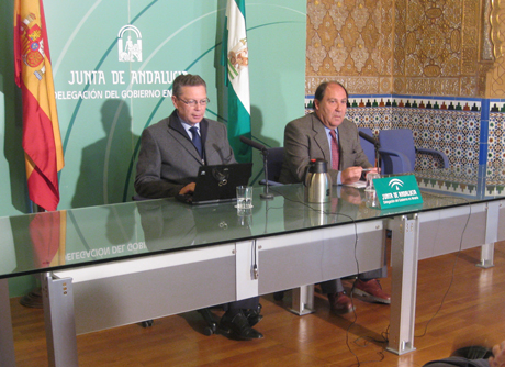 Javier de las Nieves y José Antonio Salinas, en la presentación del balance 2011.