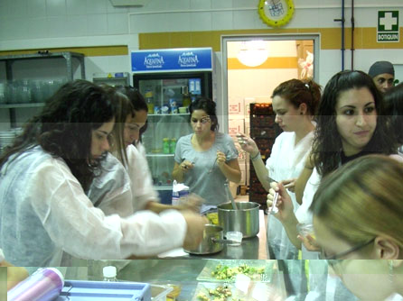 Taller de comida sana para estudiantes universitarios en la Universidad de Almería.