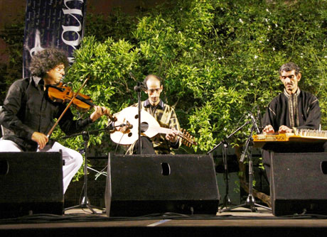 Jamal Ouassin Ensemble animó el Patio de Los Naranjos.