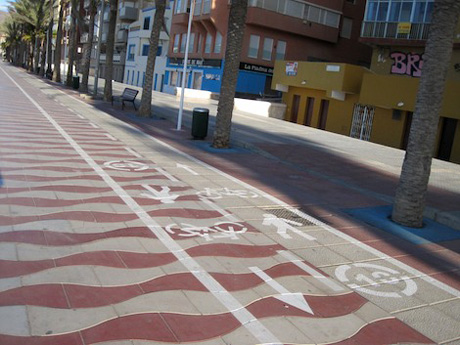 Carril bici en el Paseo Marítimo de Almería.