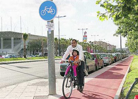 Roquetas será uno de los municipios almerienses con más kilómetros de carril bici.