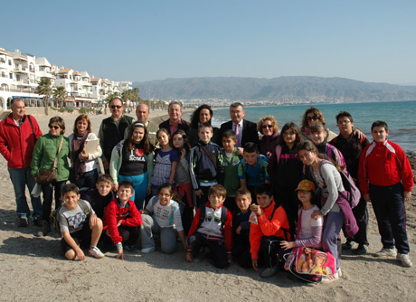 Un grupo de alumnos de Roquetas ha compartido la actividad con los delegados de Educación y Medio Ambiente.