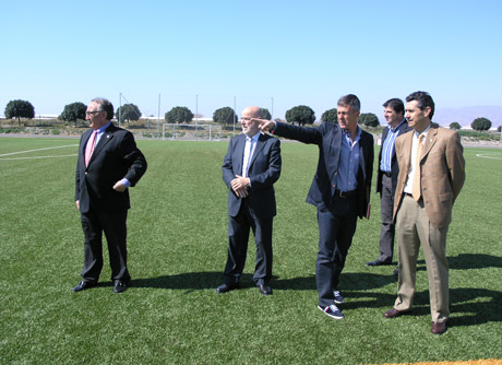 Lucas Alcaraz ha visitado el campo de césped artificial de la UAL.