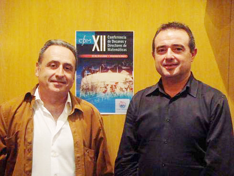 Enrique de Amo, a la derecha, junto a uno de los ponentes de la Conferencia de Decanos.