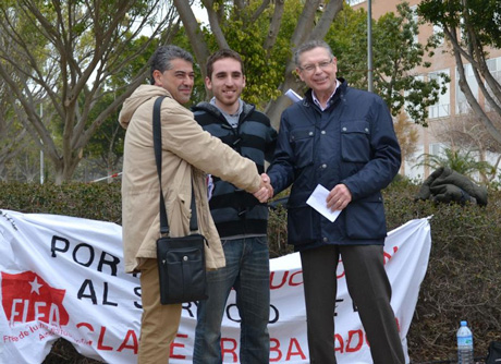 Carmelo Rodríguez y Javier de las Nieves se saludan cordialmente. Foto: FLEA.