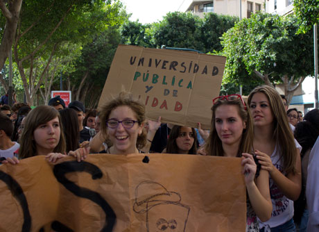 Los estudiantes han salido a la calle en defensa de la educación pública. Foto: Javier Expósito.