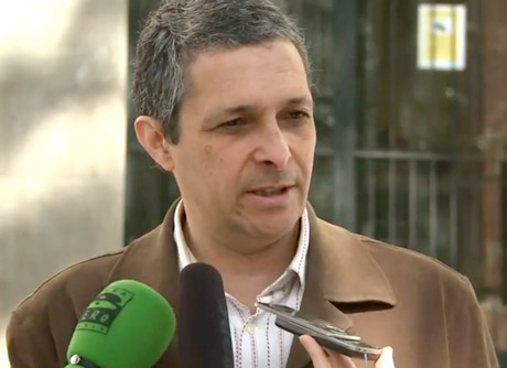 Jorge Lirola, a las puertas de la Audiencia de Almería.