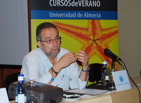 Pedro Arrojo participó en los últimos Cursos de Verano de la UAL.