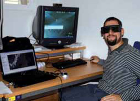 Ismael Fernández con un programa de visionado de mapas en 3D.