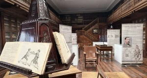 La Biblioteca de la Universidad de Oviedo exhibe por primera vez su colección bibliográfica sobre esgrima