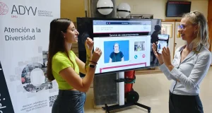 Cuatro centros de la UMU implantan un sistema de videointerpretación para alumnado con discapacidad auditiva