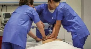 Los médicos residentes de Burgos ponen a prueba las instalaciones de los futuros estudiantes de Medicina de la UBU