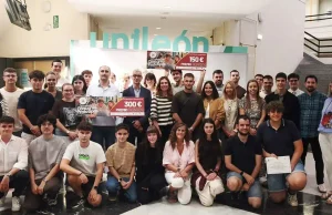 Un enchufe solar y una herramienta para detectar patrones de fraude bancario se imponen en el Concurso de Prototipos de la Escuela de Ingenierías