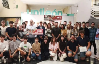 Un enchufe solar y una herramienta para detectar patrones de fraude bancario se imponen en el Concurso de Prototipos de la Escuela de Ingenierías