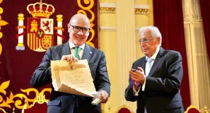 Pedro Mercado respalda las sedes de Ceuta y Melilla de la Universidad de Granada tras su elección como «Melillense del Año»