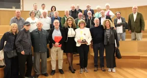 La humorista gráfica e ilustradora argentina Marlene Pohle recibe el Premio Notario del Humor de la UA