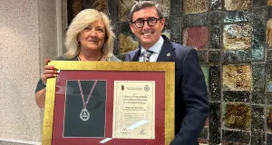 La ETS de Ingeniería de Edificación de la Universidad de Granada recibe la Medalla del Colegio Oficial de Aparejadores y Arquitectos Técnicos de Jaén