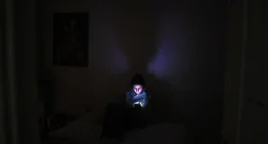 El uso compulsivo de redes sociales interfiere con el sueño, el estudio y las relaciones sociales